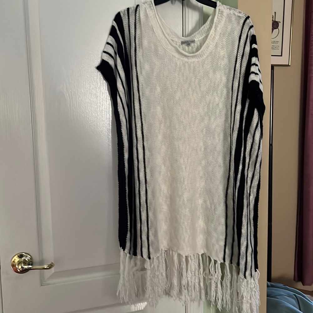 White black short sleeve sweater